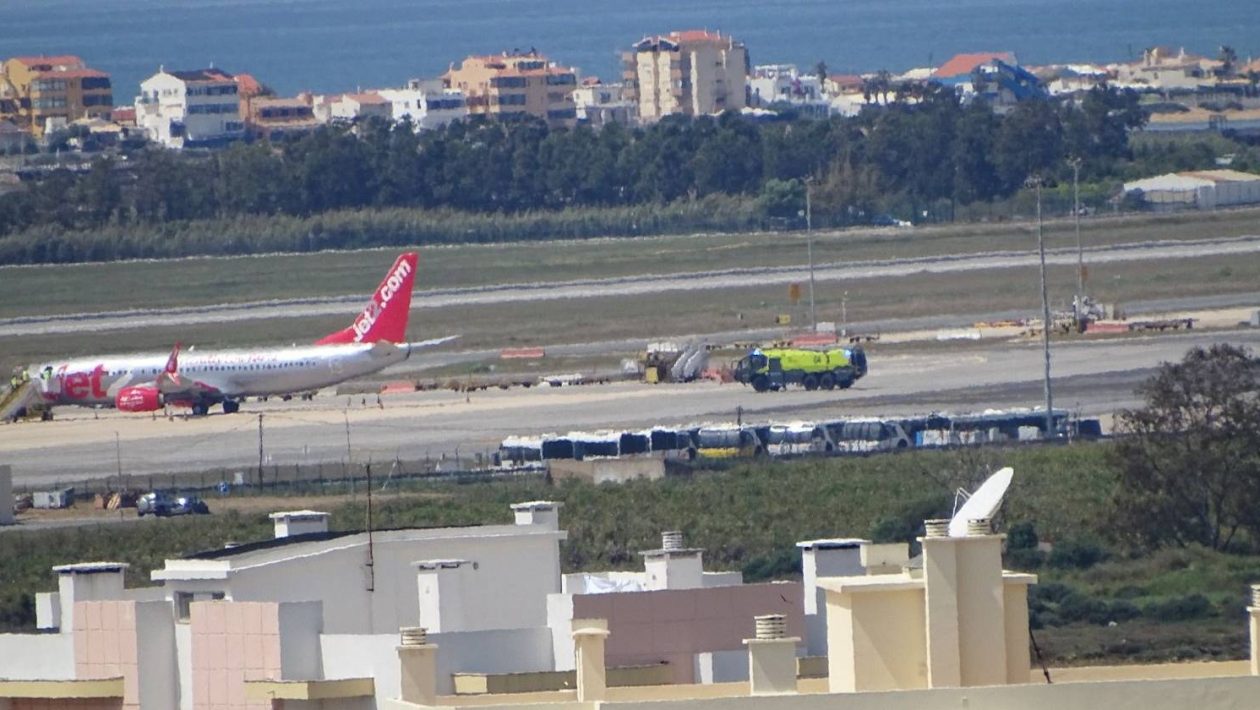 Jet2.com plane declares emergency and lands safely in Faro