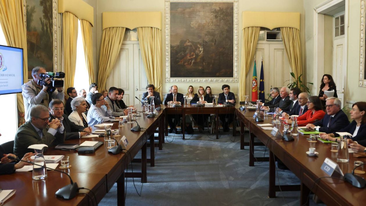 Minister believes that agreement on labor package is coming soon, UGT denies