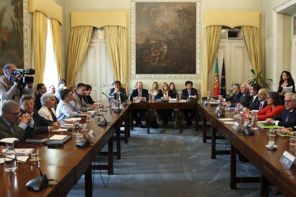 Minister believes that agreement on labor package is coming soon, UGT denies