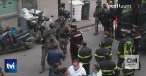 They entered a bank armed, took 25 hostages and fled through the sewers without leaving a trace. It happened in Naples