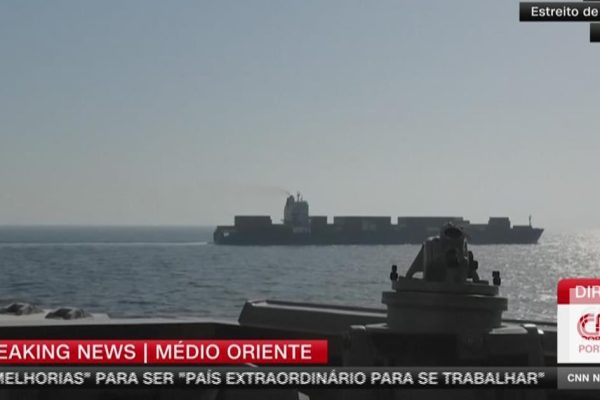 01:12 The moment the US Navy fires on an Iranian cargo ship in the Strait of Hormuz 12 min ago