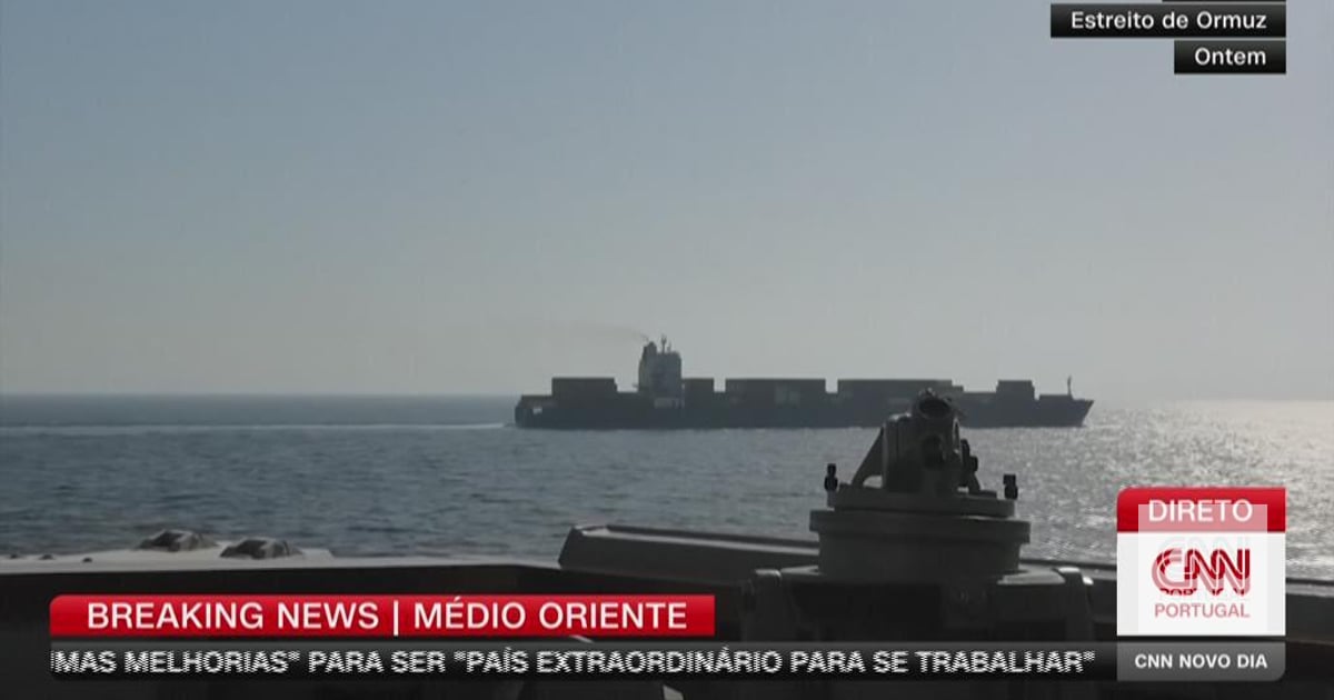 01:12 The moment the US Navy fires on an Iranian cargo ship in the Strait of Hormuz 12 min ago