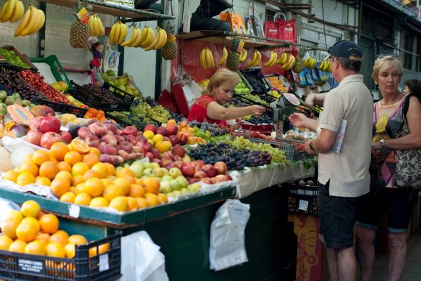 Food prices continue to rise: basic food basket reaches a record of almost R$260