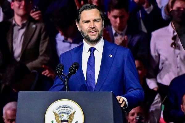 US Vice President does not leave for Pakistan this Tuesday as planned