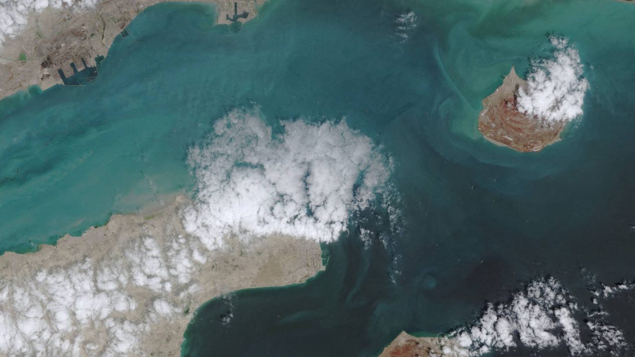 Military personnel from 30 countries discuss the reopening of the Strait of Hormuz in London