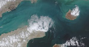 Military personnel from 30 countries discuss the reopening of the Strait of Hormuz in London