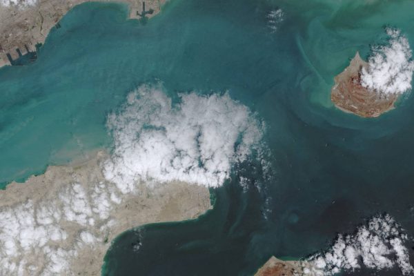 Military personnel from 30 countries discuss the reopening of the Strait of Hormuz in London