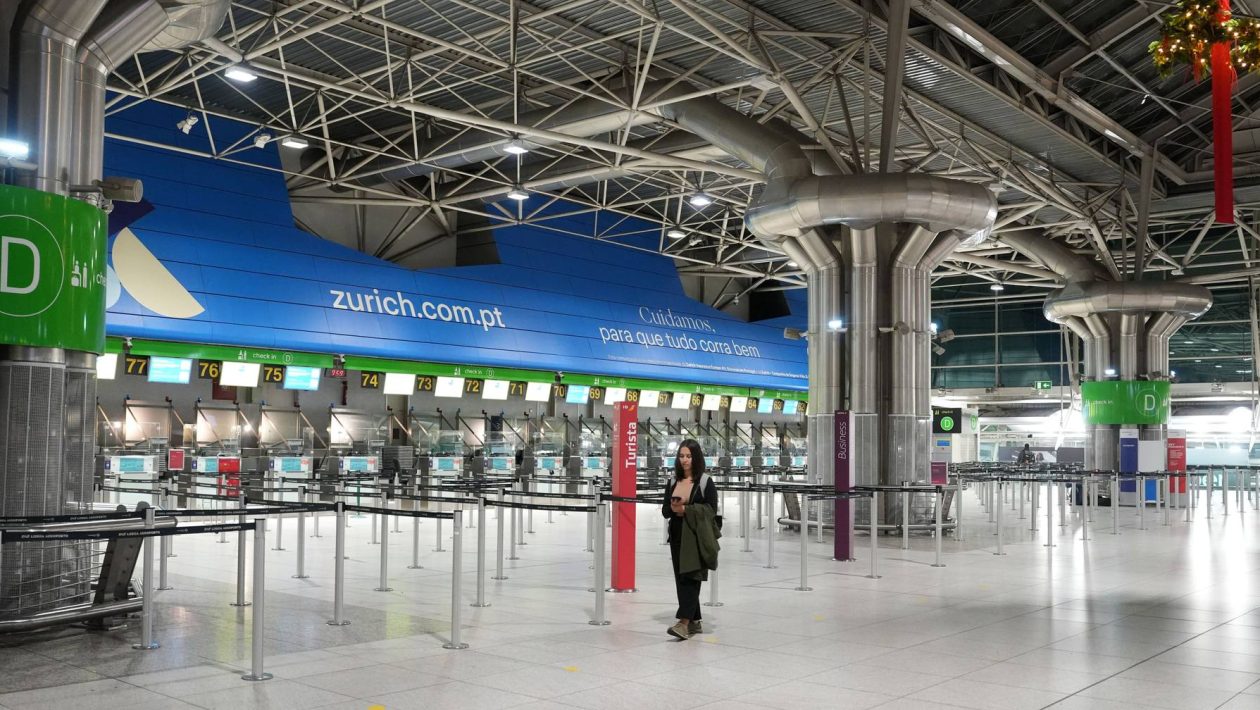 Five students from Guinea Bissau stranded at Lisbon airport for a week