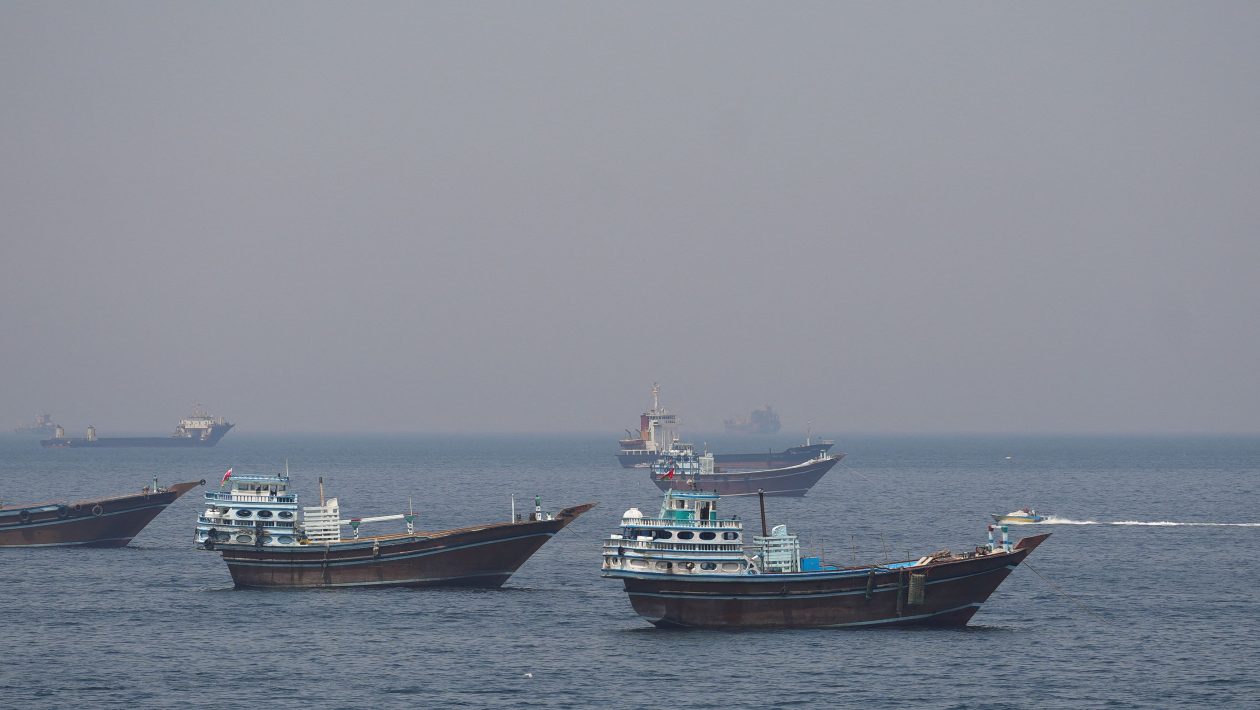 Explosive situation in Hormuz: Iran "hits" ships - Target and container of Greek management