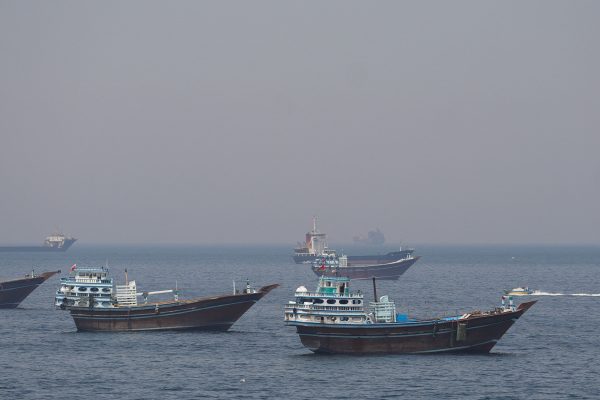 Explosive situation in Hormuz: Iran "hits" ships - Target and container of Greek management