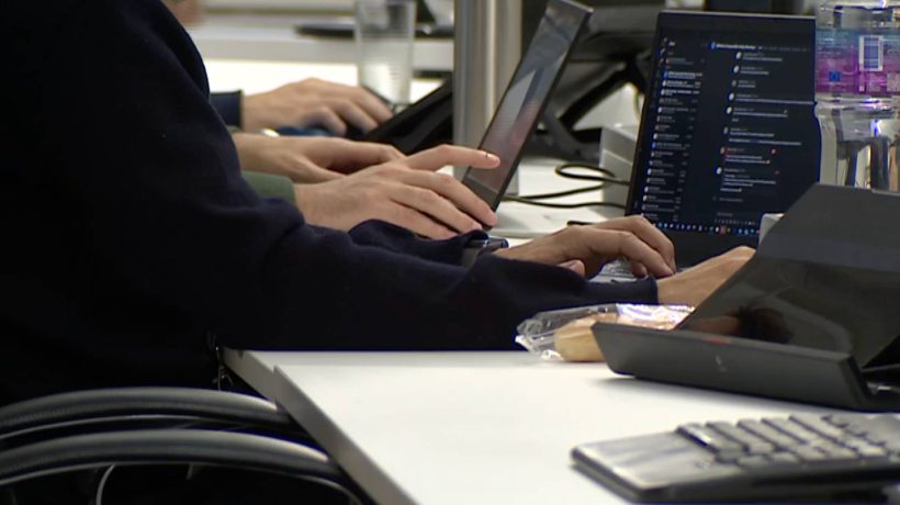 Technology or institutions: who do the Portuguese trust more?