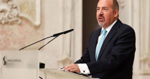 Álvaro Santos Pereira bought shares in Galp and Jerónimo Martins after taking up roles at Banco de Portugal