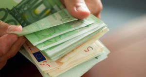 Portuguese earn 15 thousand euros less per year compared to the European Union average