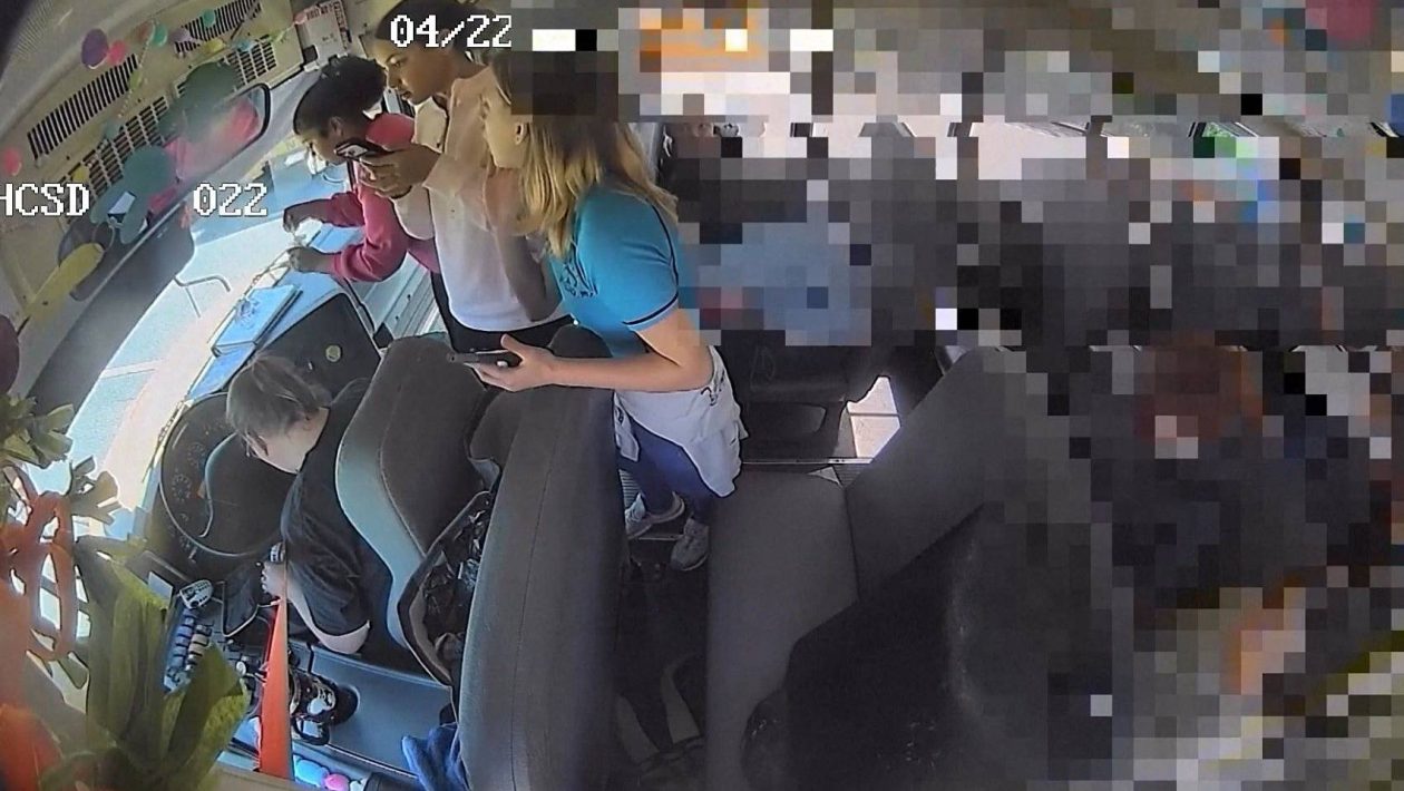 School bus driver collapses on the road and students avoid crash