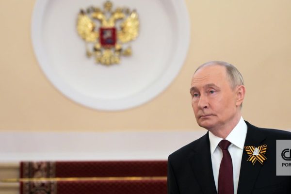 Neither tanks nor missiles in Moscow. Putin fears attack from Ukraine and 'shrinks' Victory Day parade