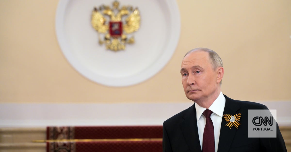 Neither tanks nor missiles in Moscow. Putin fears attack from Ukraine and 'shrinks' Victory Day parade