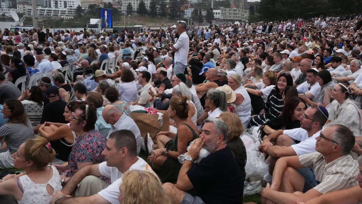 Report recommends increased security during Jewish celebrations in Australia