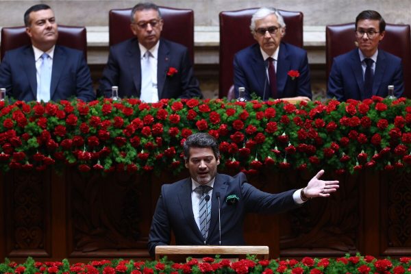 André Ventura took a “gay carnation” to the 25th of April celebrations
