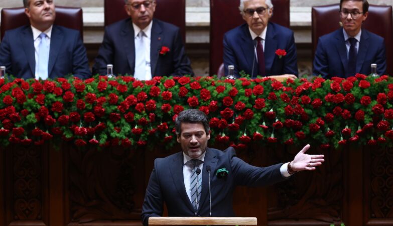 André Ventura took a “gay carnation” to the 25th of April celebrations
