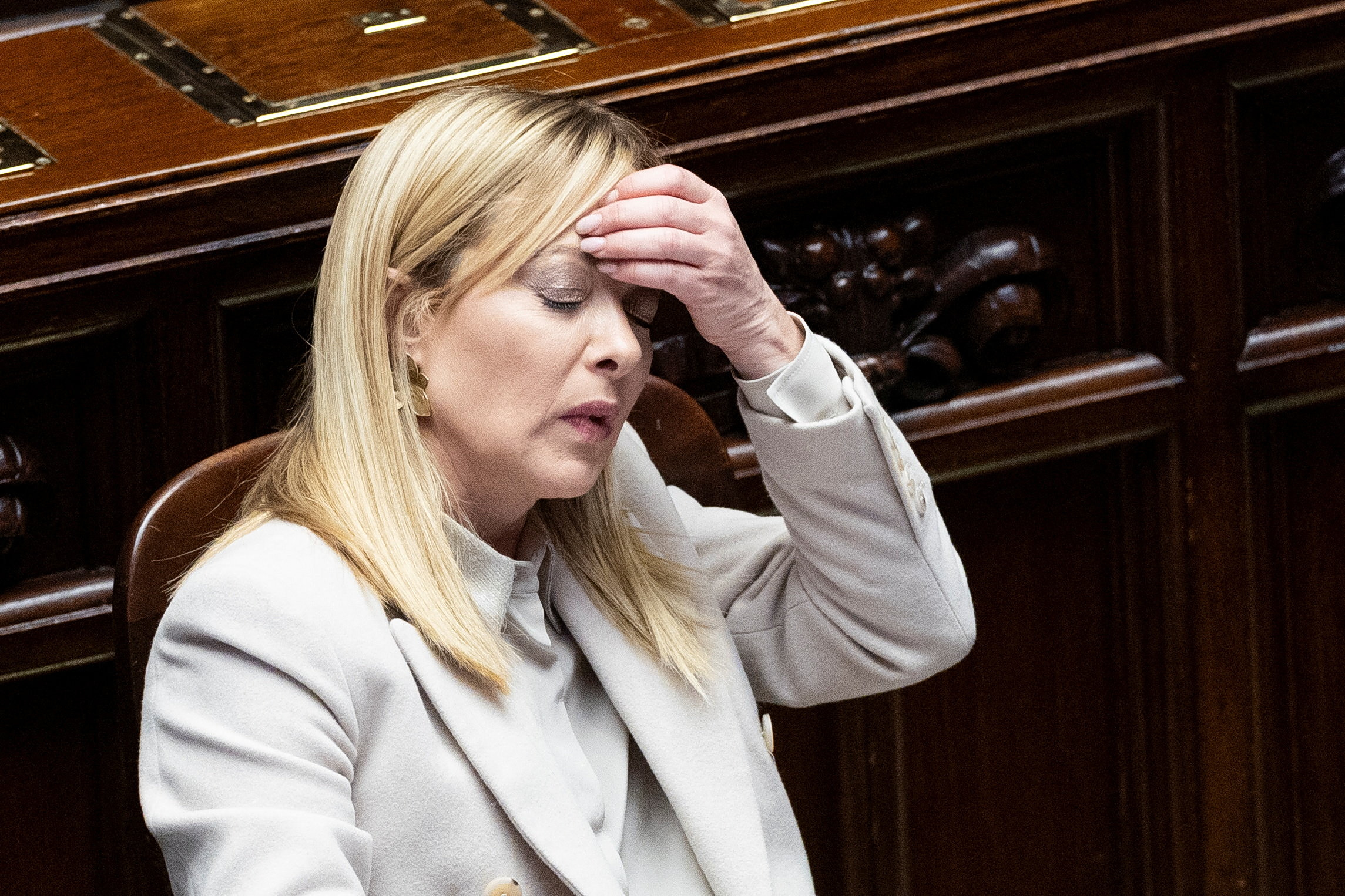 The relationship of a minister that became a political "bomb" in Italy