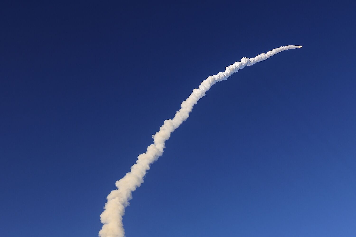 “Perfect, Jeff, that’s great to hear”: maneuver successful, Artemis II heads to the Moon