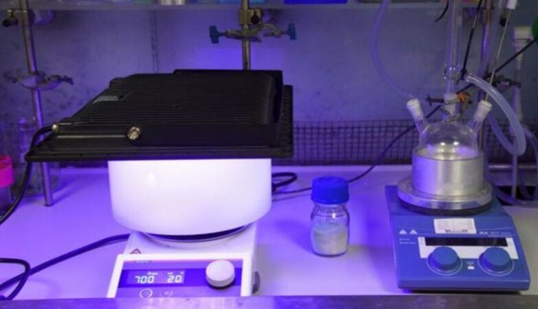 New solar reactor turns plastic into hydrogen fuel