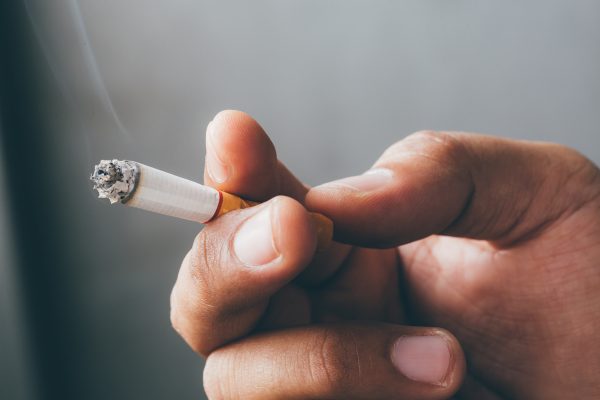 United Kingdom advances with illegalization of tobacco sales to those born after 2008