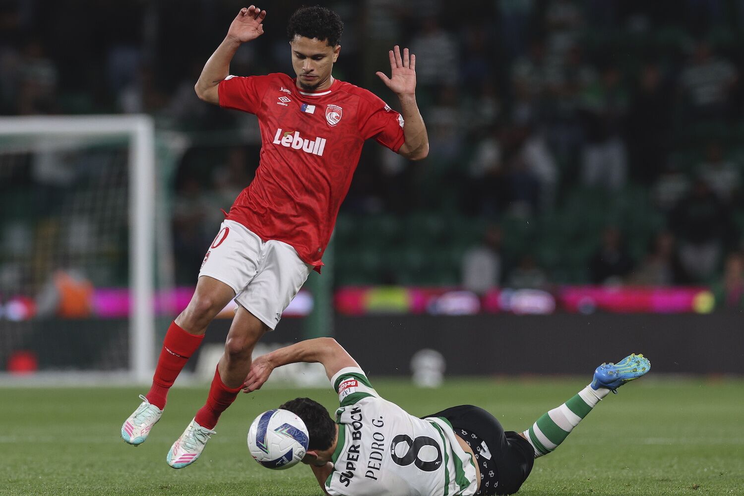 Doubtful referees in Sporting games: it’s no longer “by chance”