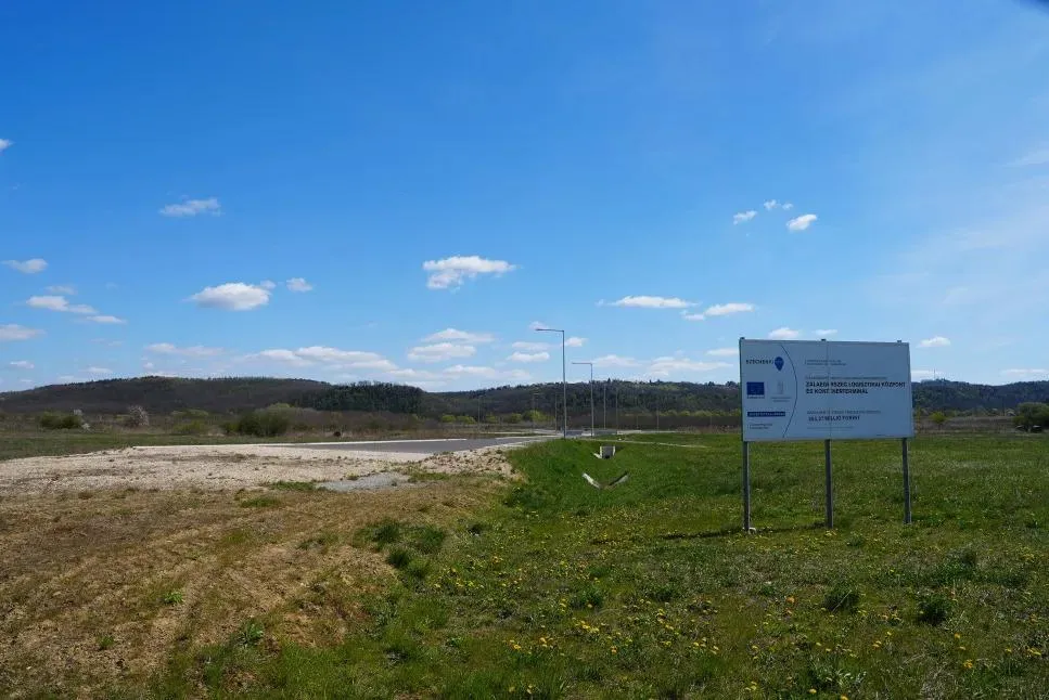 It comes from nowhere, goes nowhere. This €1.3 million roundabout showcases 'Orbán's economy'