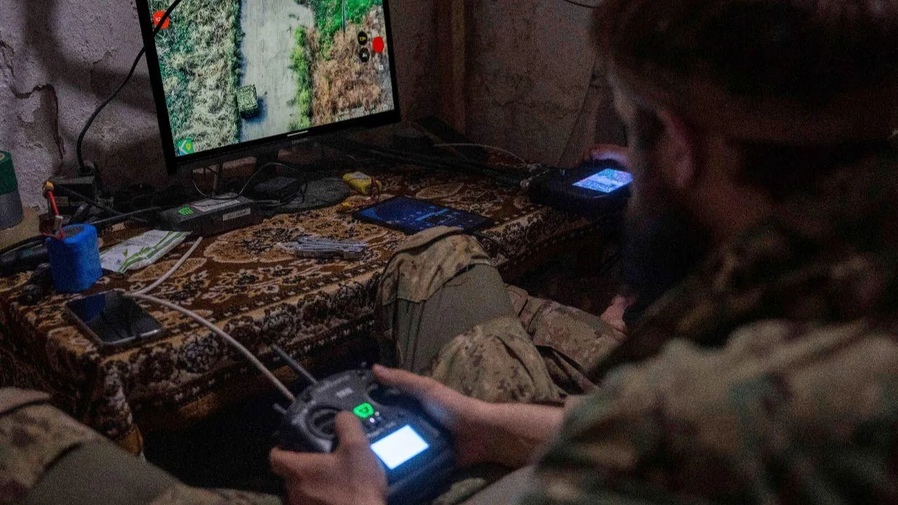 "A new model of warfare". Ukraine conquers Russia's position only with aerial and ground drones and creates "a dilemma"