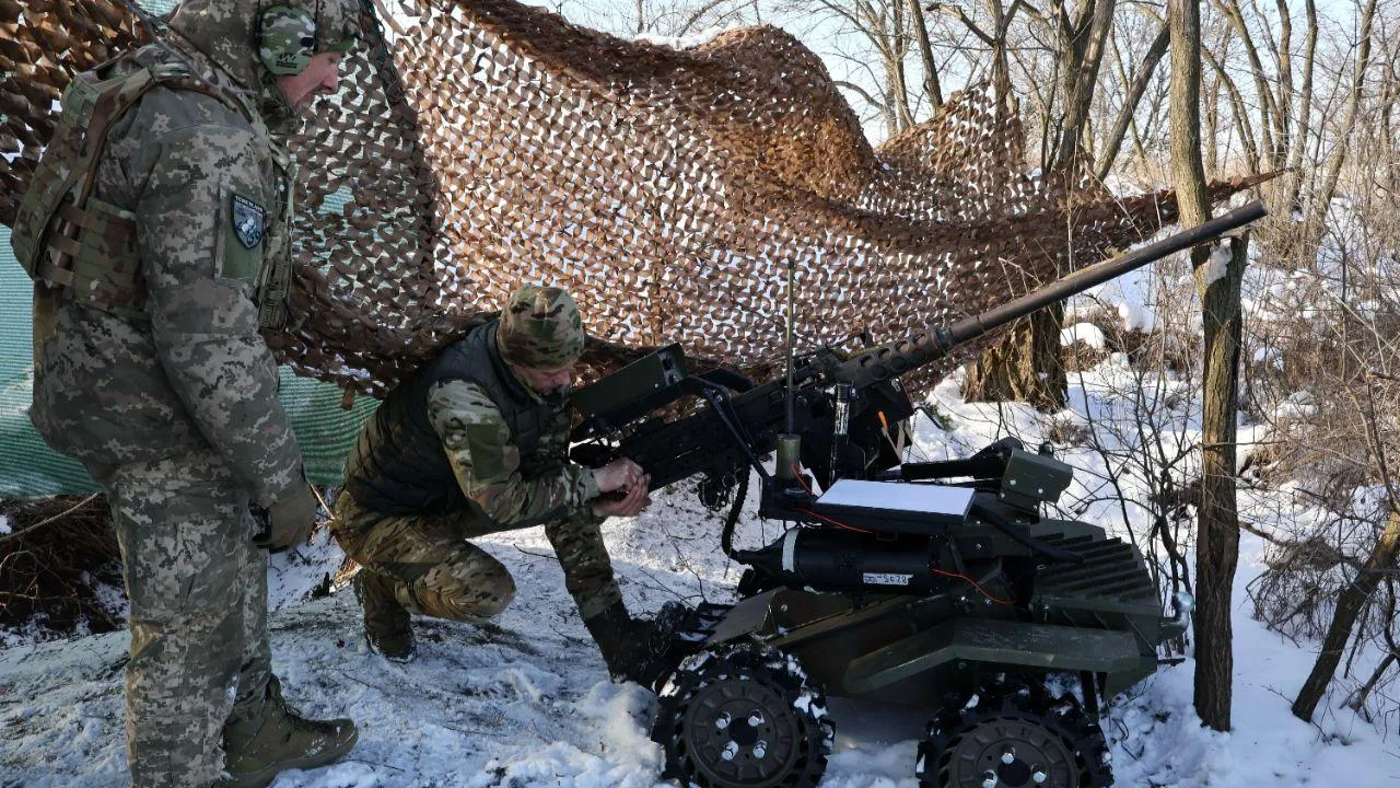 "A new model of warfare". Ukraine conquers Russia's position only with aerial and ground drones and creates "a dilemma"