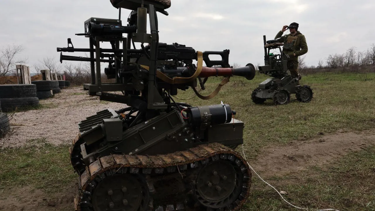 "A new model of warfare". Ukraine conquers Russia's position only with aerial and ground drones and creates "a dilemma"