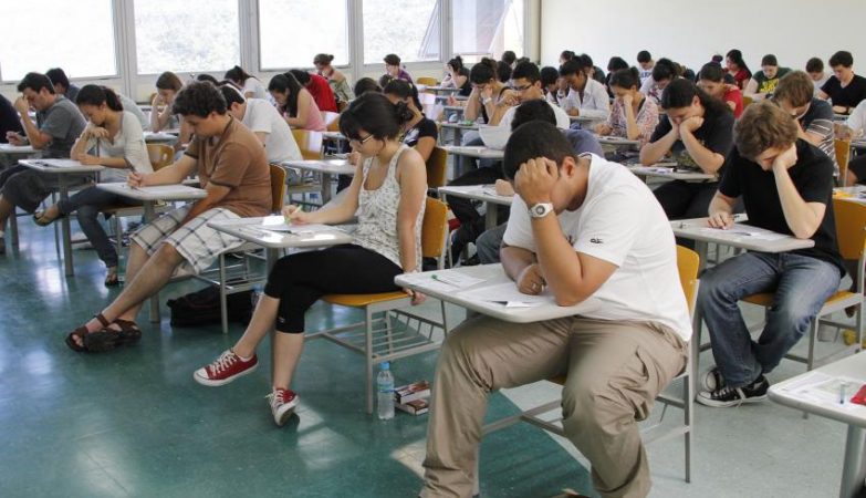 Students in Portugal are sleeping poorly. There are worse practices than social media or screens