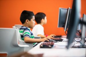 Telecommunications operators accused of cartel in internet prices for needy students