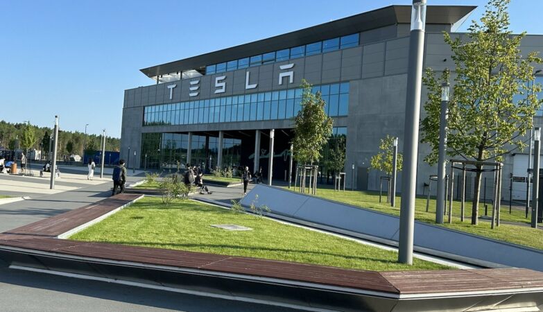 Head of Tesla in Germany is “deceiving” politicians and the population