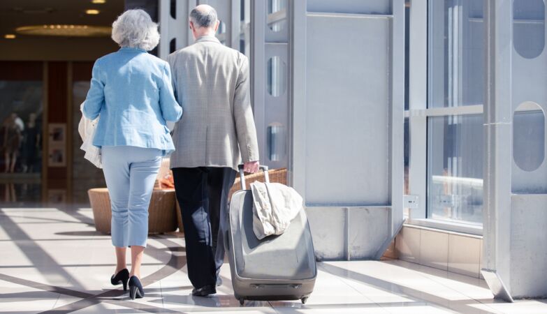 Older people should not be seated together on the plane