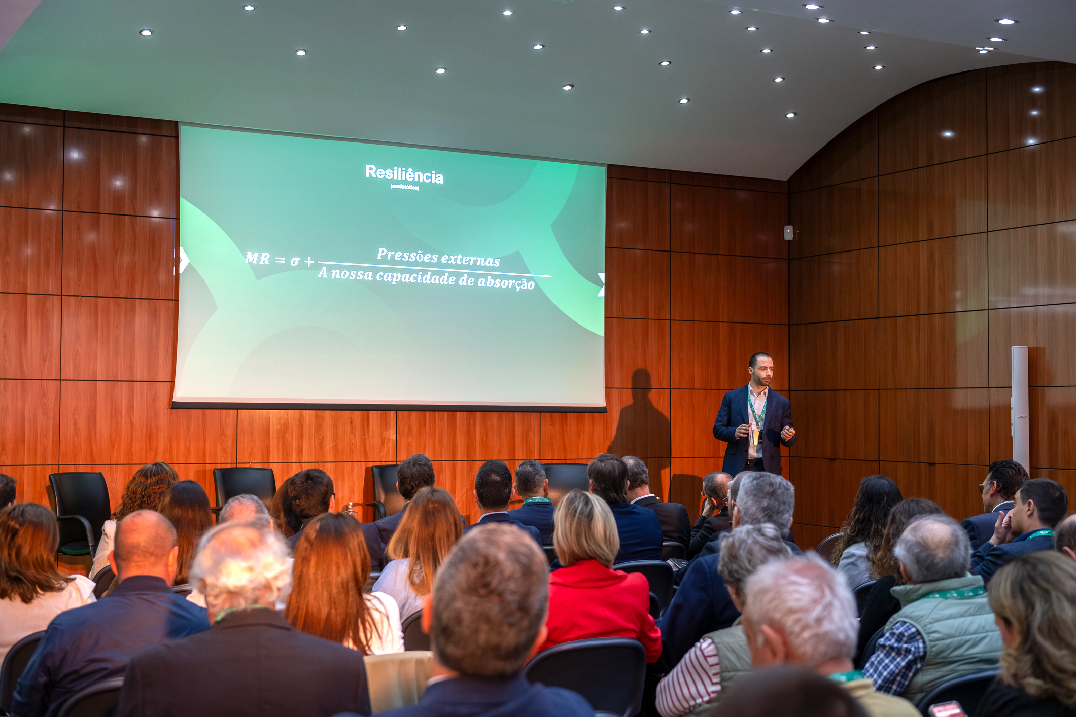 Algarve businesspeople come together to discuss financing