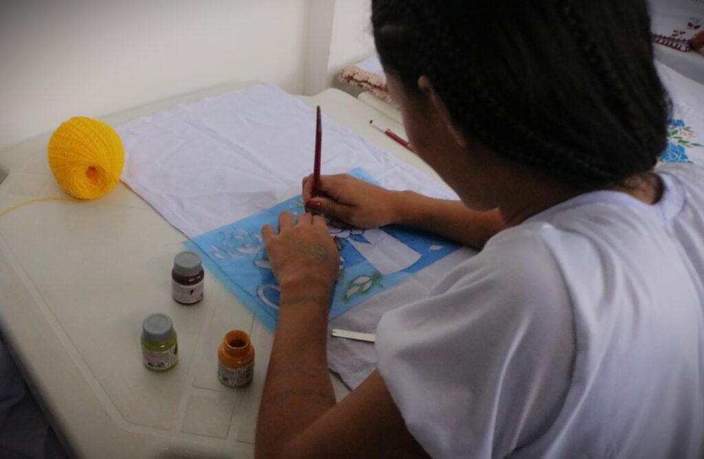 Rio Branco inmates display handicrafts and plants at the Public Defender’s Office
