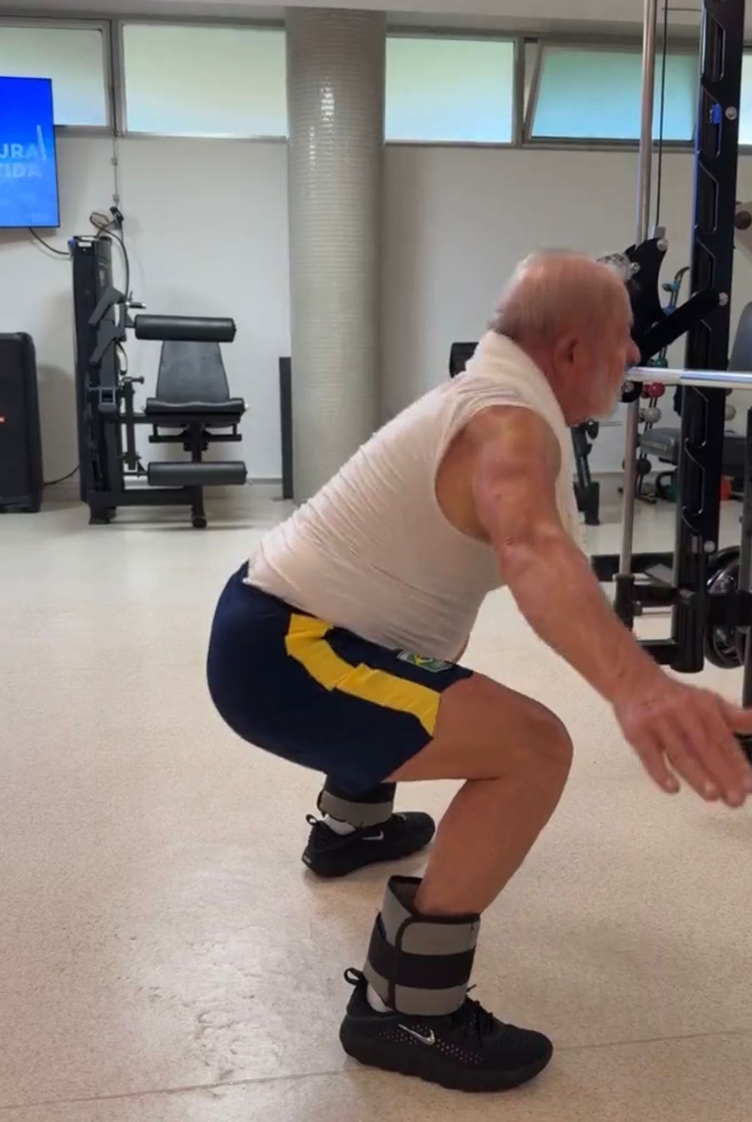 Janja does a surprise live and shows Lula’s training routine: “No AI”