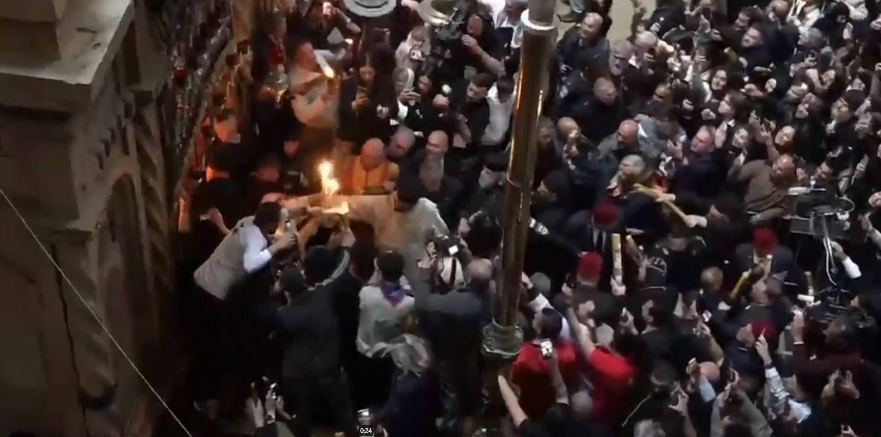 Agios Fos: The shocking ceremony at the Holy Sepulcher, in a climate of overcrowding and draconian measures