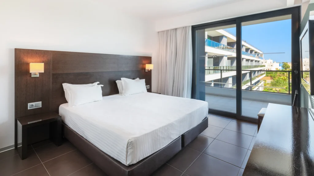 “The room is huge”: in this resort in the Algarve with 100 meters of swimming pool, each person pays less than €100 for the “all inclusive” regime