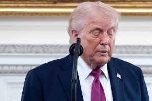 Γιατί δίνει χρόνο στο Ιράν ο Τραμπ; Η σιωπή της Τεχεράνης και το διπλωματικό στοίχημα