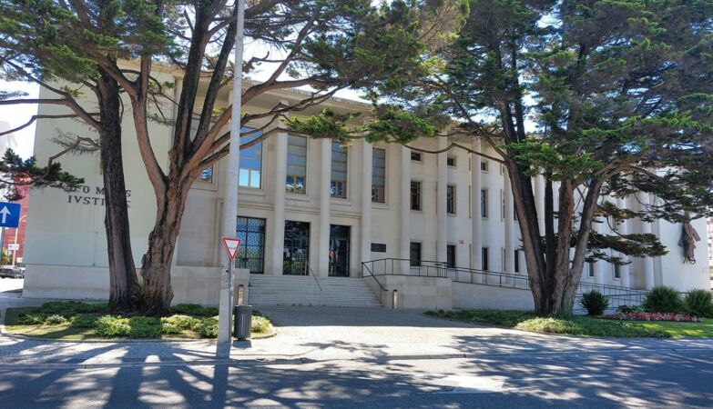 Trial postponed, again, because no one took the defendant to the Leiria court (again)