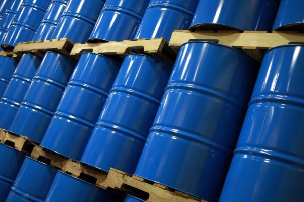 These two graphs illustrate how the price of oil has plummeted following the announcement of the reopening of the Strait of Hormuz