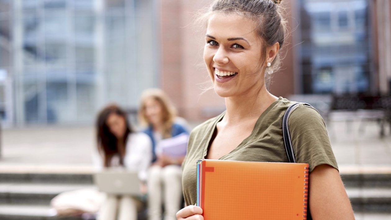 Postal Ticket: Emigrate? I don't know… | By Eduardo Costa