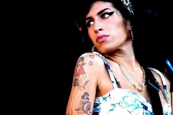 Amy Winehouse's father loses in court. Money from the dresses sold comes from the artist's friends