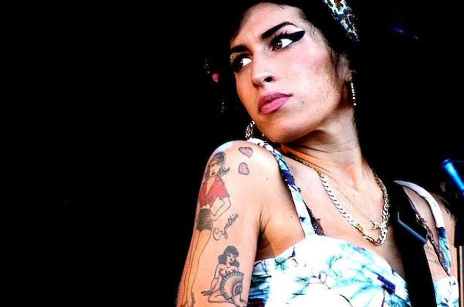 Amy Winehouse's father loses in court. Money from the dresses sold comes from the artist's friends