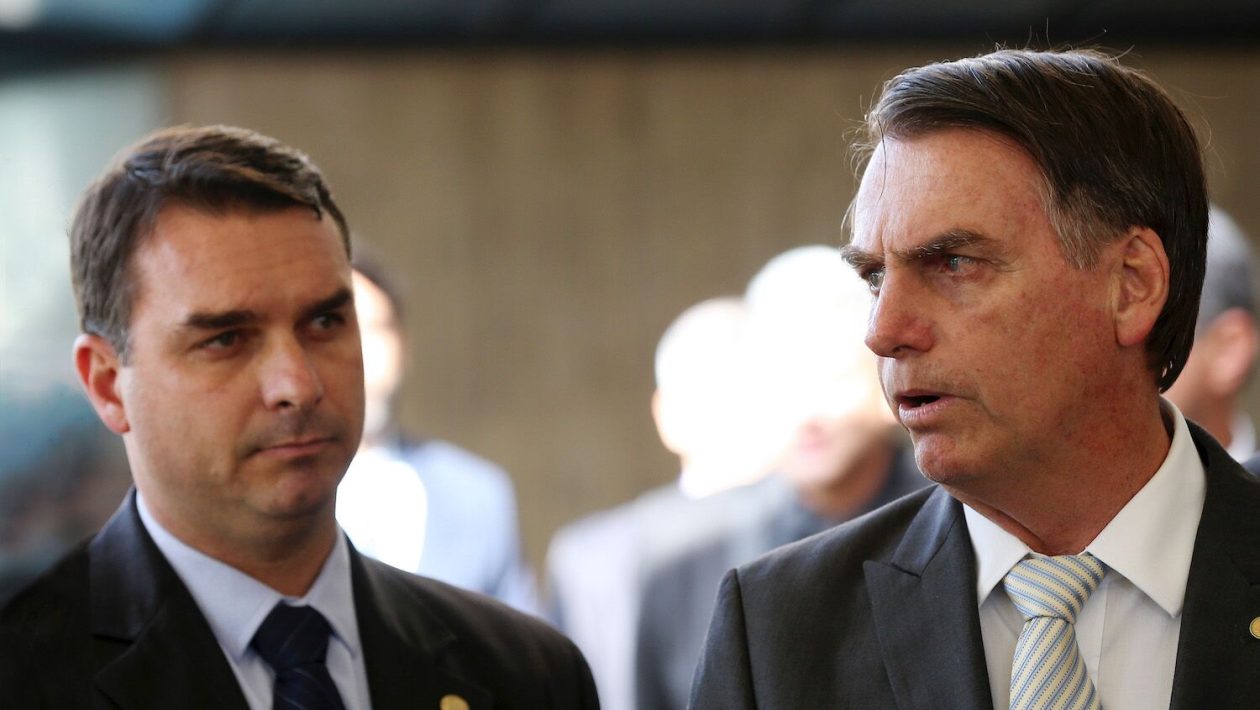 Flávio Bolsonaro enters the presidential race with a clear mission: to get his father out of prison
