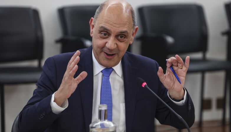 It is impossible for the Air Force to act as INEM. “And if I were the minister…”