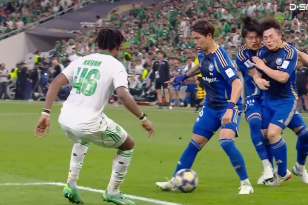 Short corner in the AFC Champions League ends in a clash of heads in a disastrous rehearsed play